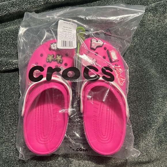 Barbie Crocs SOLD OUT size 8 - Picture 6 of 6